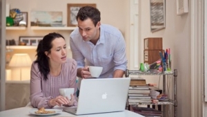 image.dmp.full.couple-at-home-on-laptop